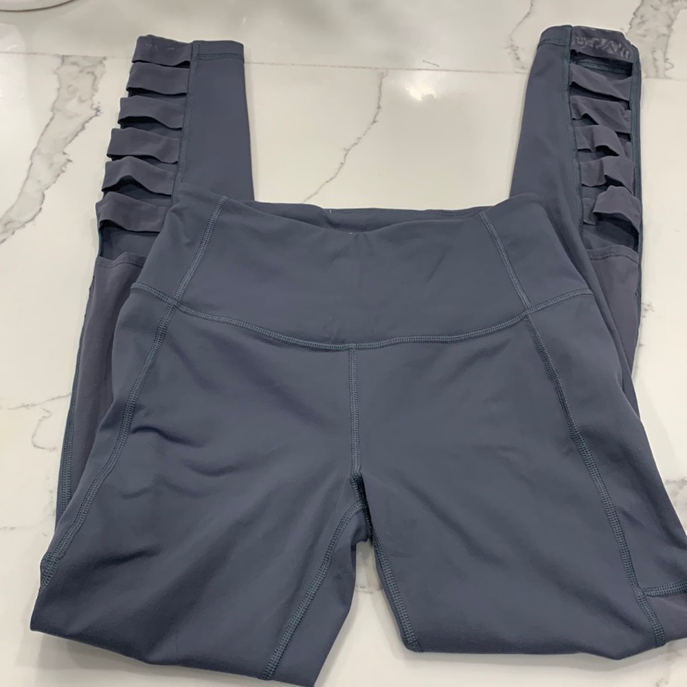Victoria Sport Gray Cut Out Leggings. Size 24 (755)